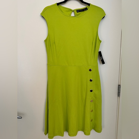 Neon green dress perfect for work. - Picture 2 of 2